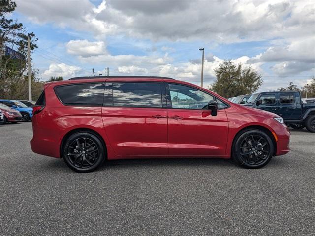 new 2025 Chrysler Pacifica car, priced at $51,760