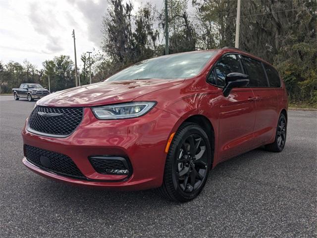 new 2025 Chrysler Pacifica car, priced at $51,760