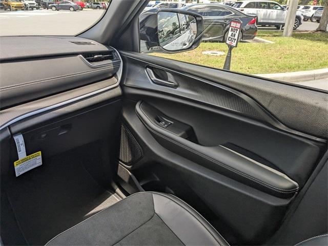 new 2025 Jeep Grand Cherokee car, priced at $46,375