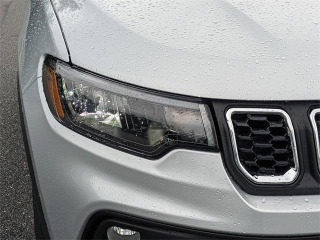 new 2025 Jeep Compass car, priced at $30,760