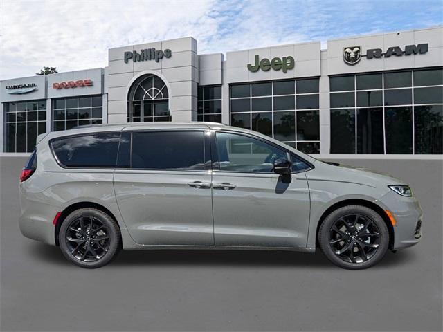 new 2025 Chrysler Pacifica car, priced at $53,340