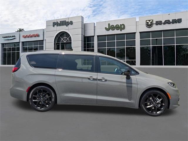 new 2025 Chrysler Pacifica car, priced at $54,535