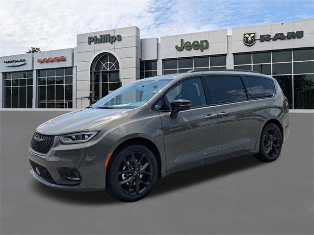new 2025 Chrysler Pacifica car, priced at $54,535