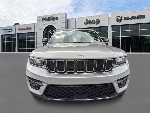 new 2024 Jeep Grand Cherokee car, priced at $37,925