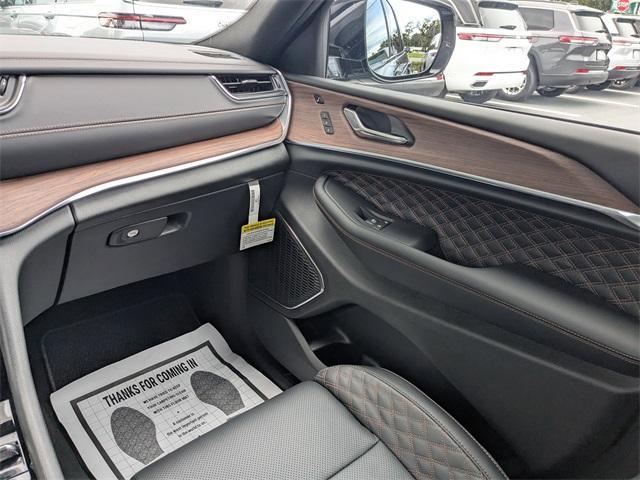 new 2025 Jeep Grand Cherokee car, priced at $57,689