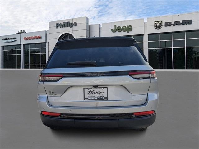 new 2025 Jeep Grand Cherokee car, priced at $43,030