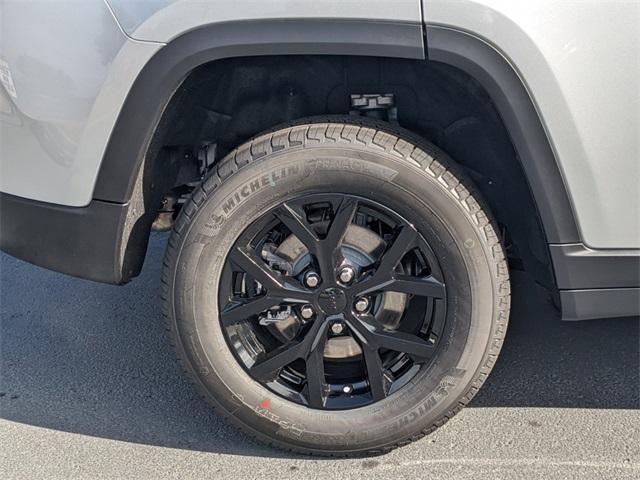 new 2025 Jeep Grand Cherokee car, priced at $43,030