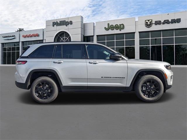 new 2025 Jeep Grand Cherokee car, priced at $43,030