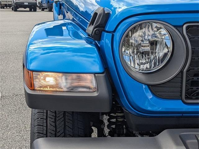 new 2025 Jeep Gladiator car, priced at $48,905