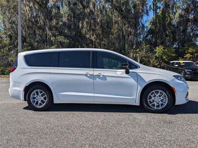 new 2025 Chrysler Pacifica car, priced at $47,320