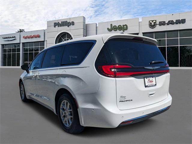 new 2025 Chrysler Pacifica car, priced at $43,526