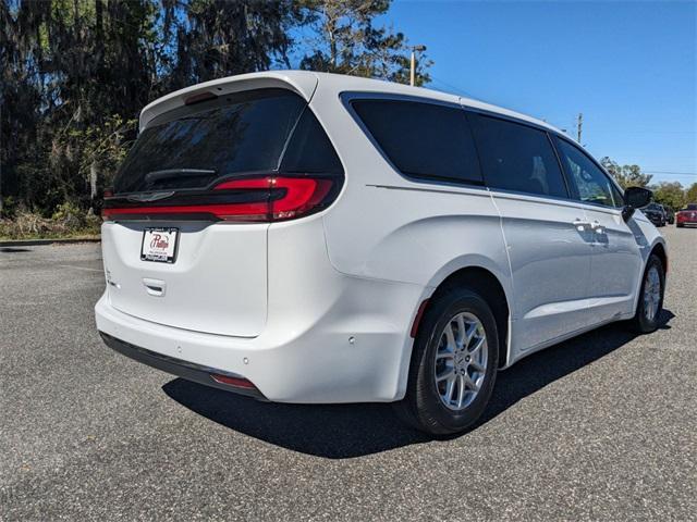 new 2025 Chrysler Pacifica car, priced at $47,320