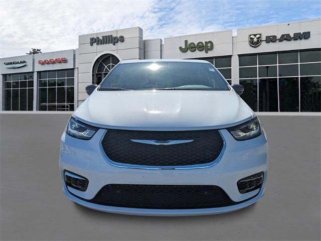 new 2025 Chrysler Pacifica car, priced at $43,526