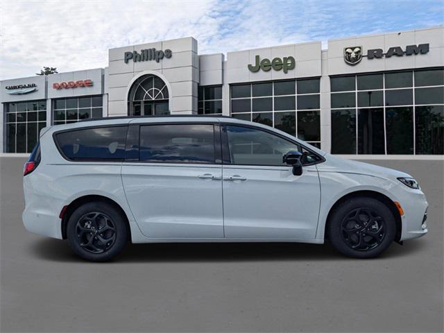 new 2024 Chrysler Pacifica Hybrid car, priced at $55,451