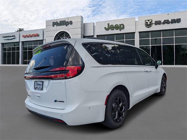 new 2024 Chrysler Pacifica Hybrid car, priced at $55,451