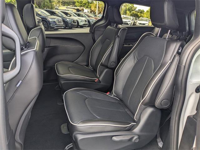 new 2024 Chrysler Pacifica Hybrid car, priced at $55,451