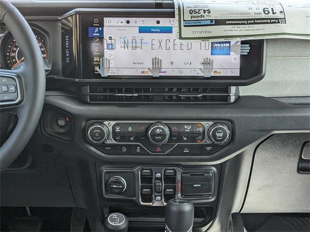 new 2025 Jeep Gladiator car, priced at $48,905