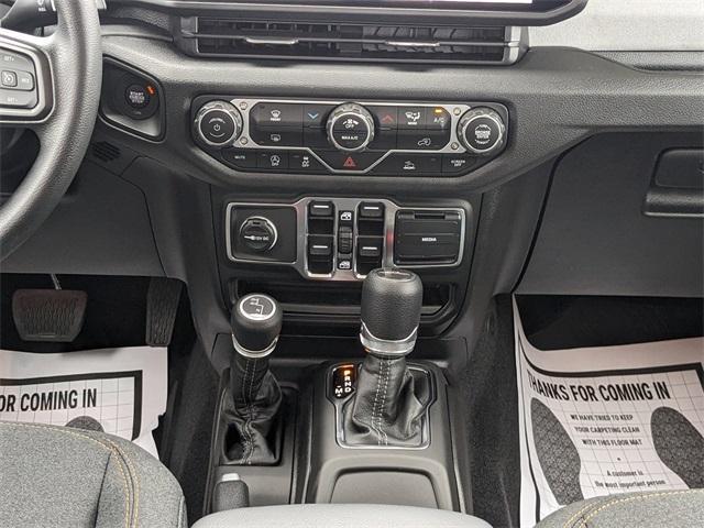 new 2025 Jeep Gladiator car, priced at $42,515