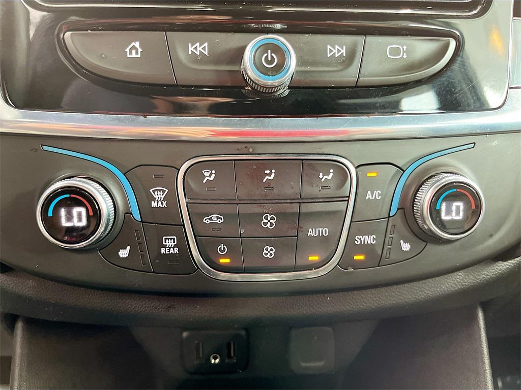 used 2022 Chevrolet Traverse car, priced at $27,400