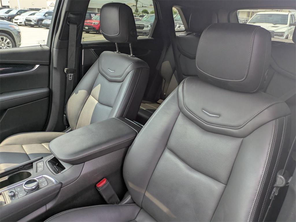 used 2022 Cadillac XT5 car, priced at $26,600