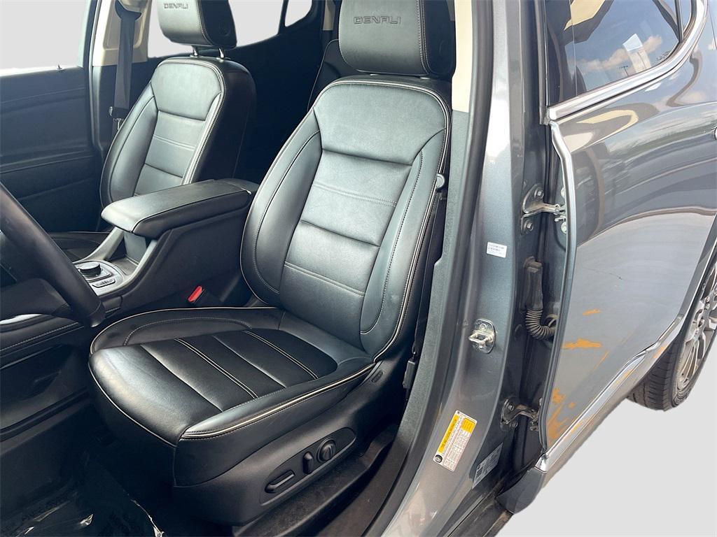 used 2022 GMC Acadia car, priced at $25,000