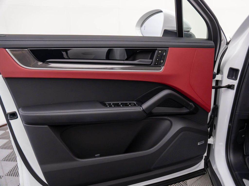 new 2025 Porsche Cayenne car