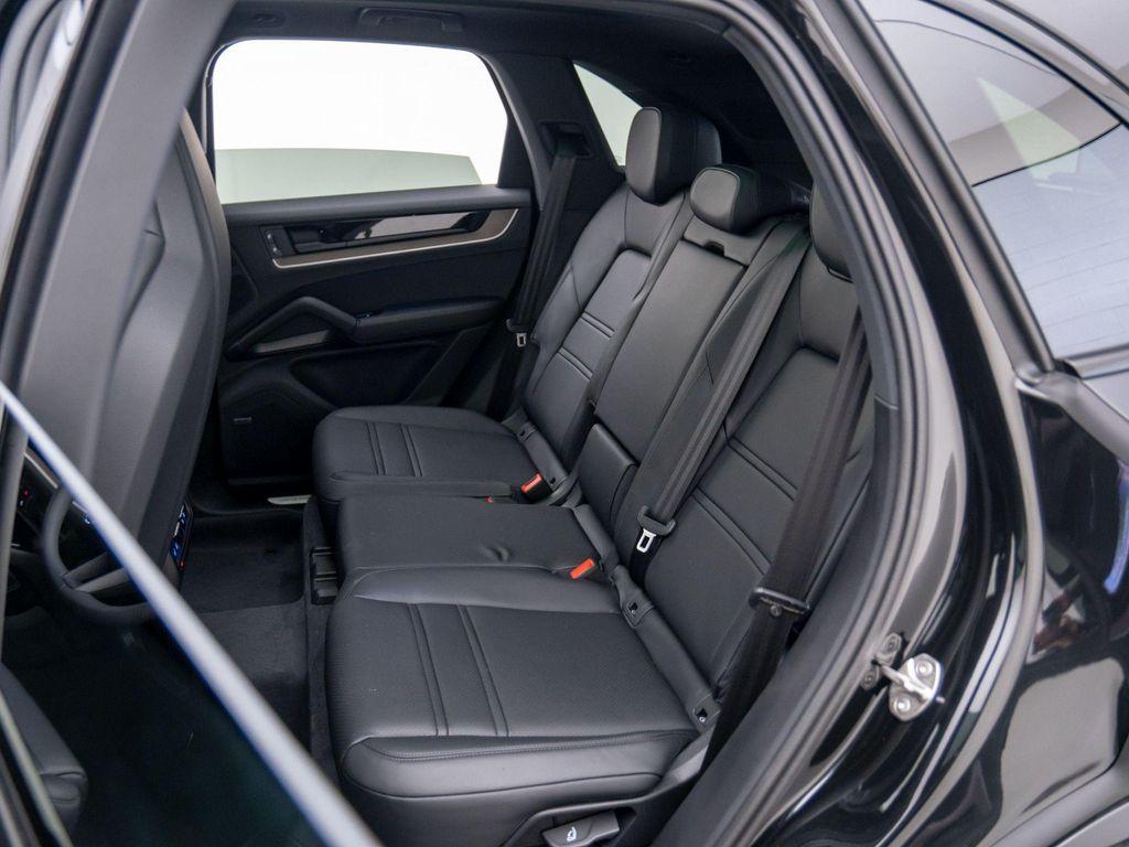 new 2025 Porsche Cayenne car