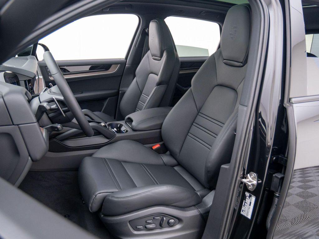 new 2025 Porsche Cayenne car