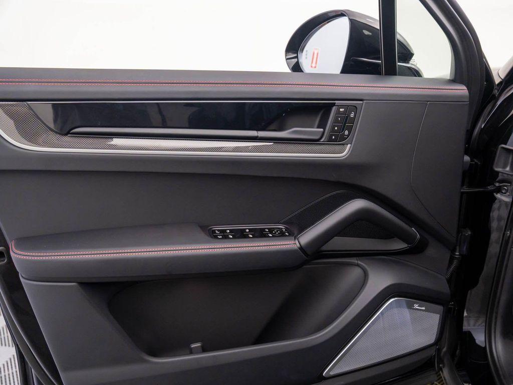 new 2025 Porsche Cayenne car