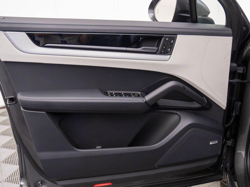 new 2025 Porsche Cayenne car