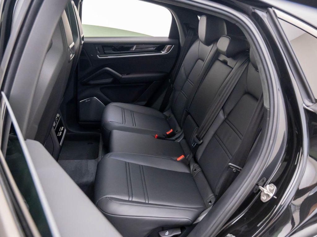 new 2025 Porsche Cayenne car