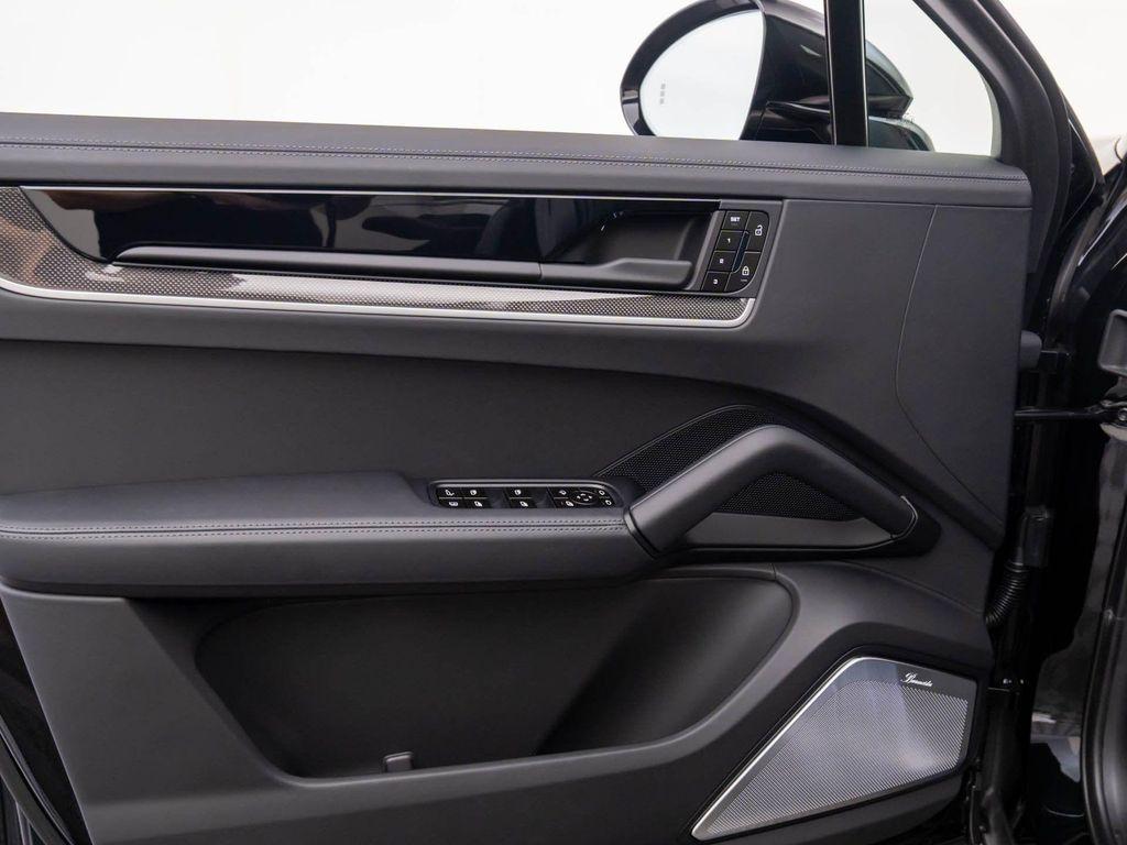 new 2025 Porsche Cayenne car