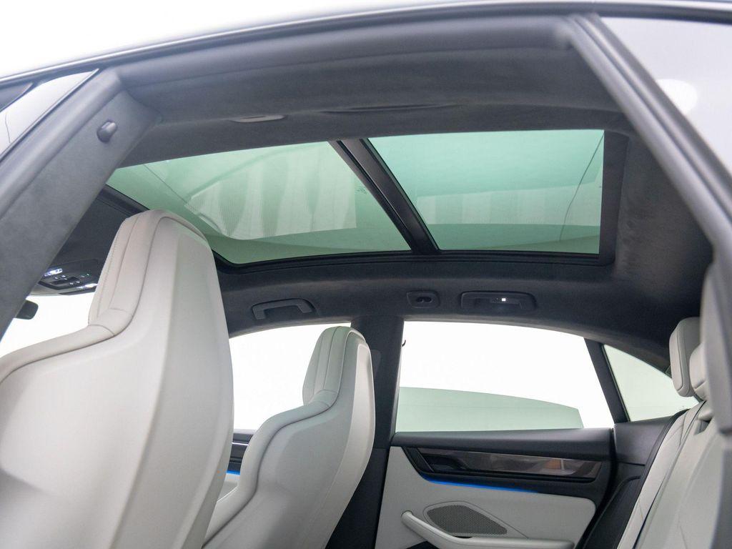new 2025 Porsche Macan car