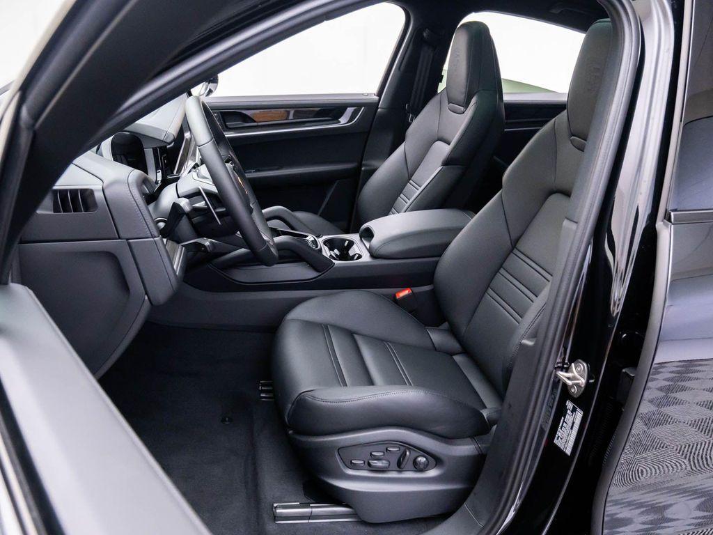 new 2025 Porsche Cayenne car