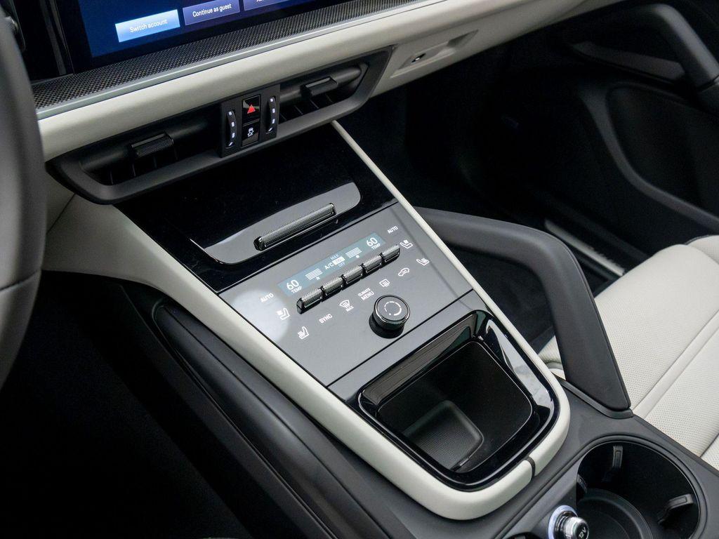 new 2025 Porsche Cayenne car