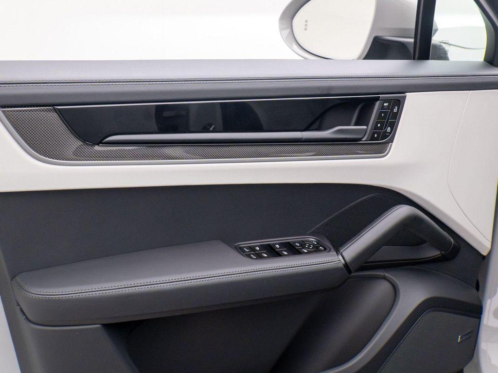 new 2025 Porsche Cayenne car
