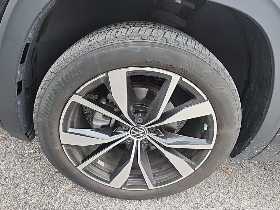 used 2024 Volkswagen Atlas car, priced at $40,998