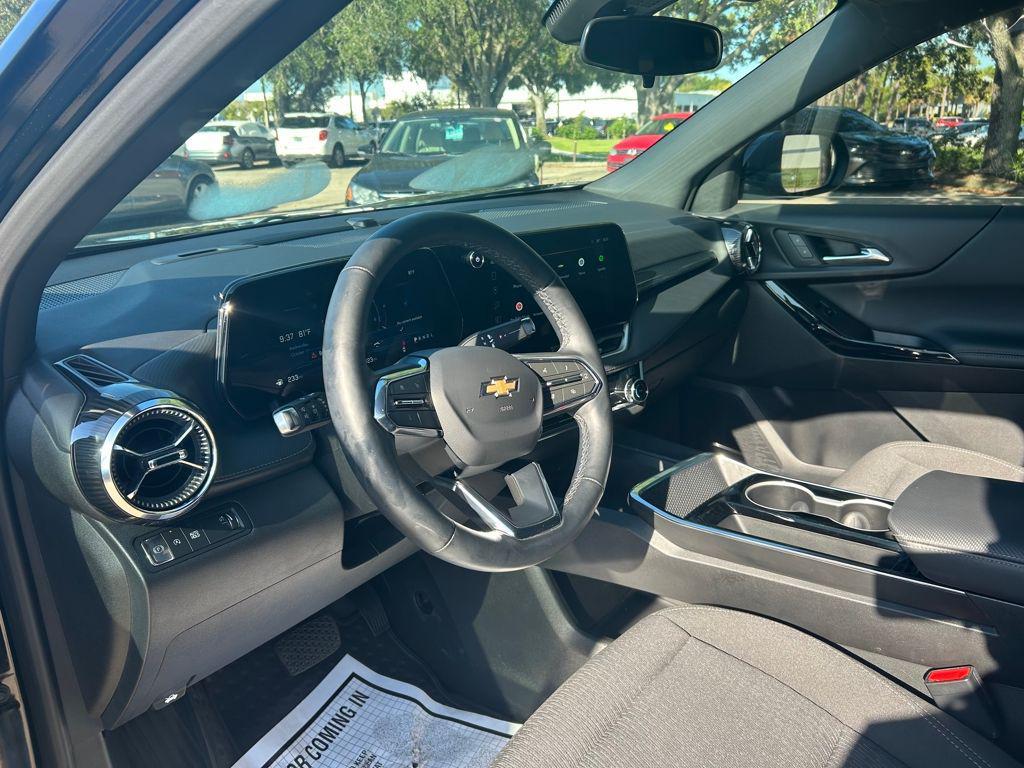 used 2025 Chevrolet Equinox car, priced at $26,209