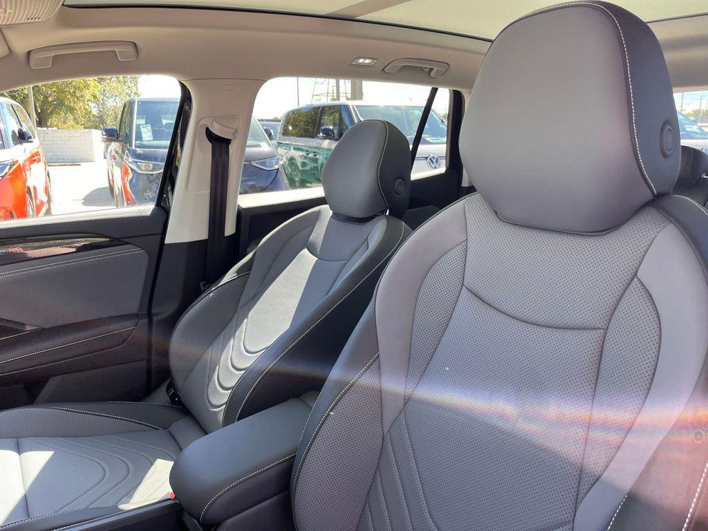 new 2025 Volkswagen Tiguan car, priced at $33,896
