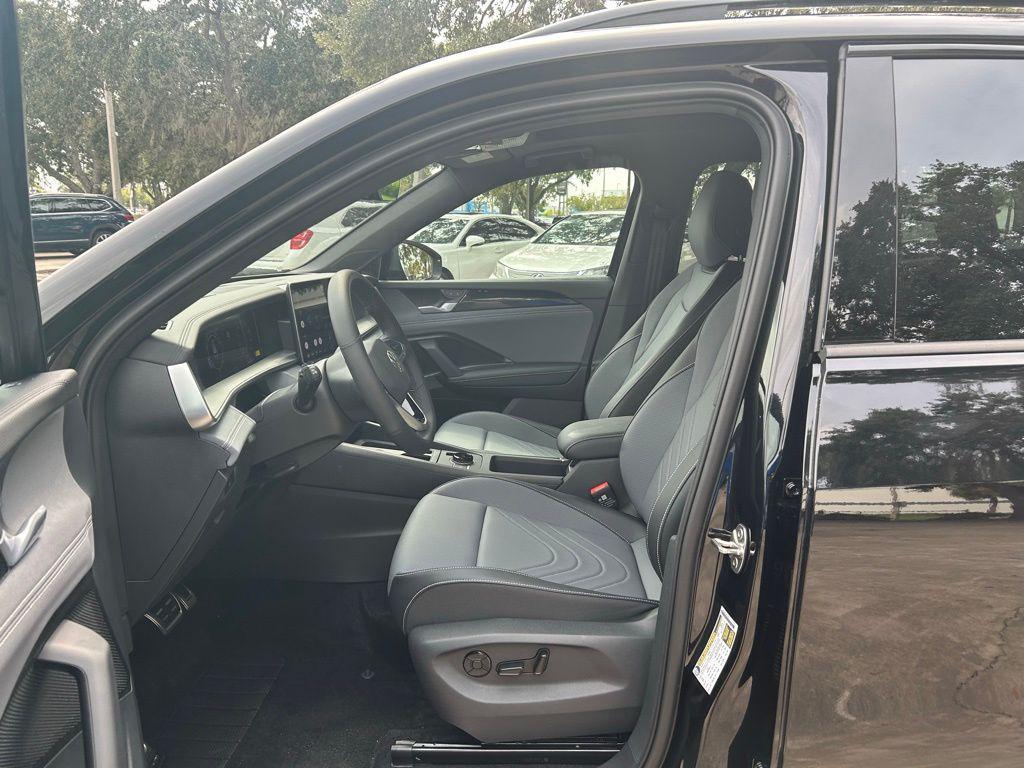 new 2025 Volkswagen Tiguan car, priced at $37,252