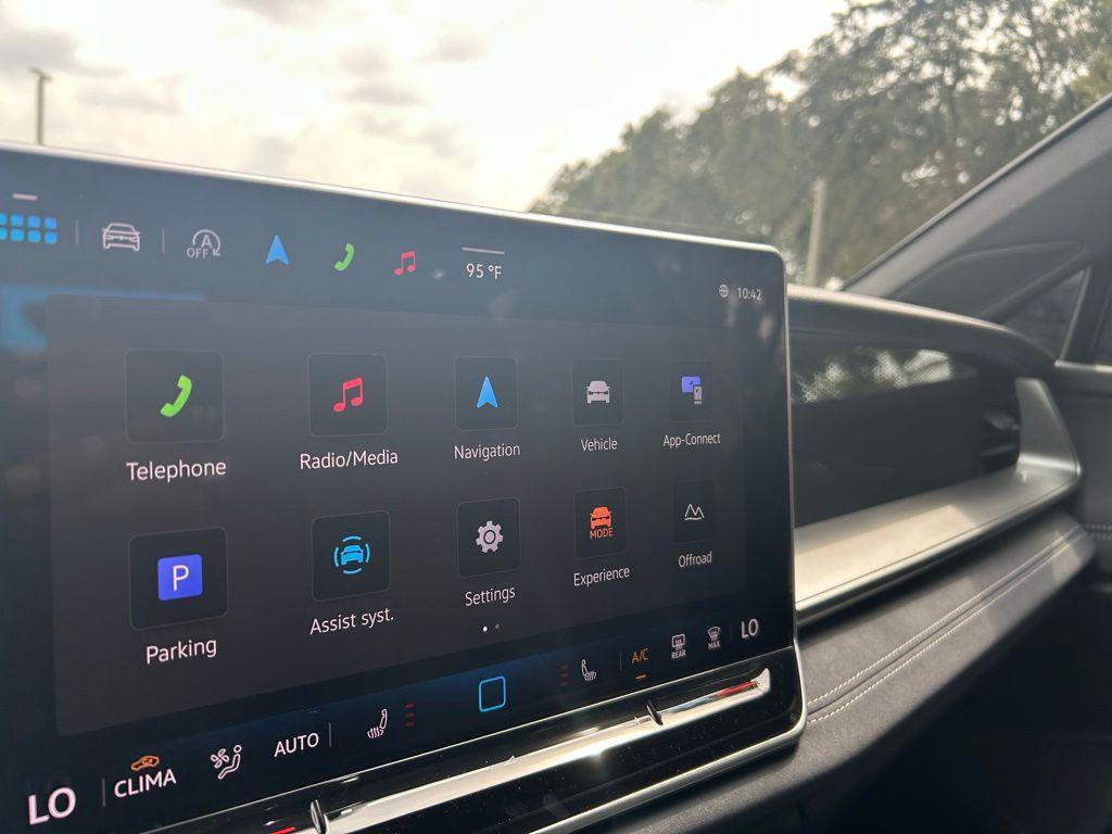 new 2025 Volkswagen Tiguan car, priced at $37,252