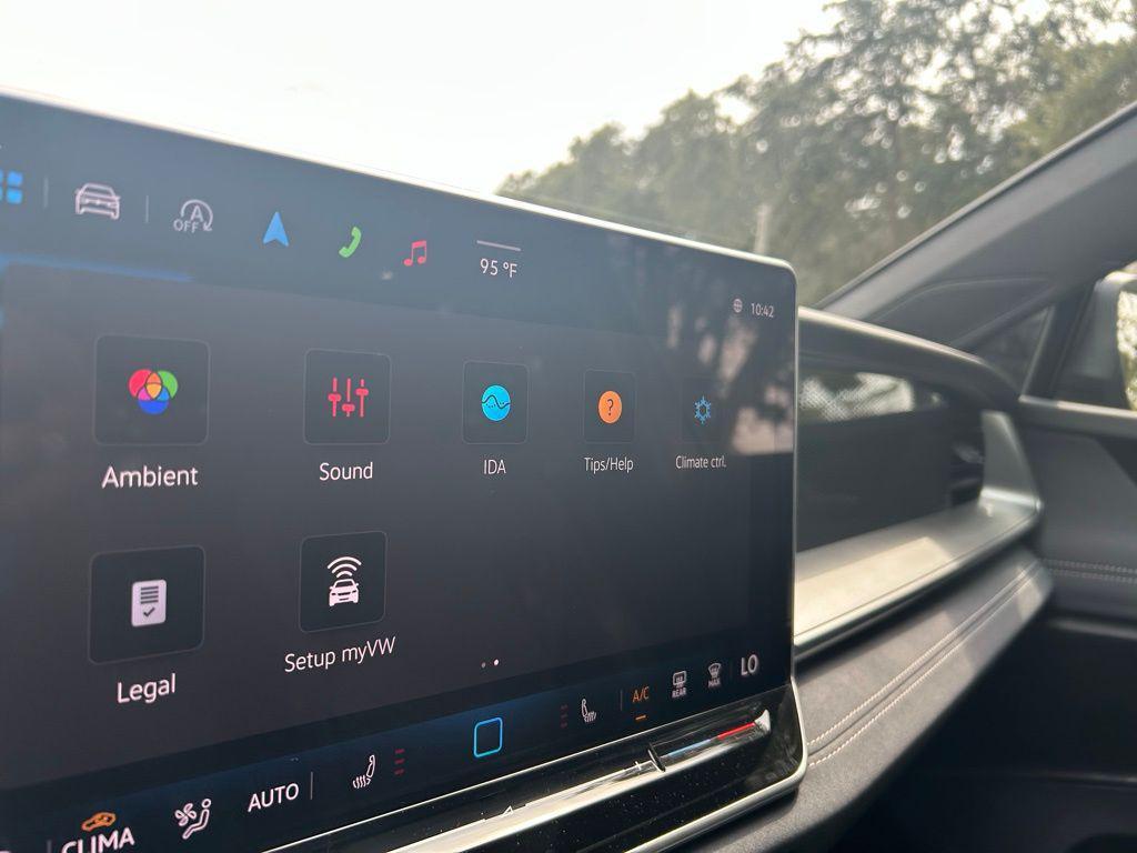 new 2025 Volkswagen Tiguan car, priced at $37,252