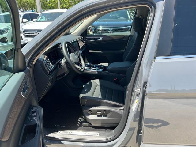 new 2025 Volkswagen Atlas car, priced at $46,345