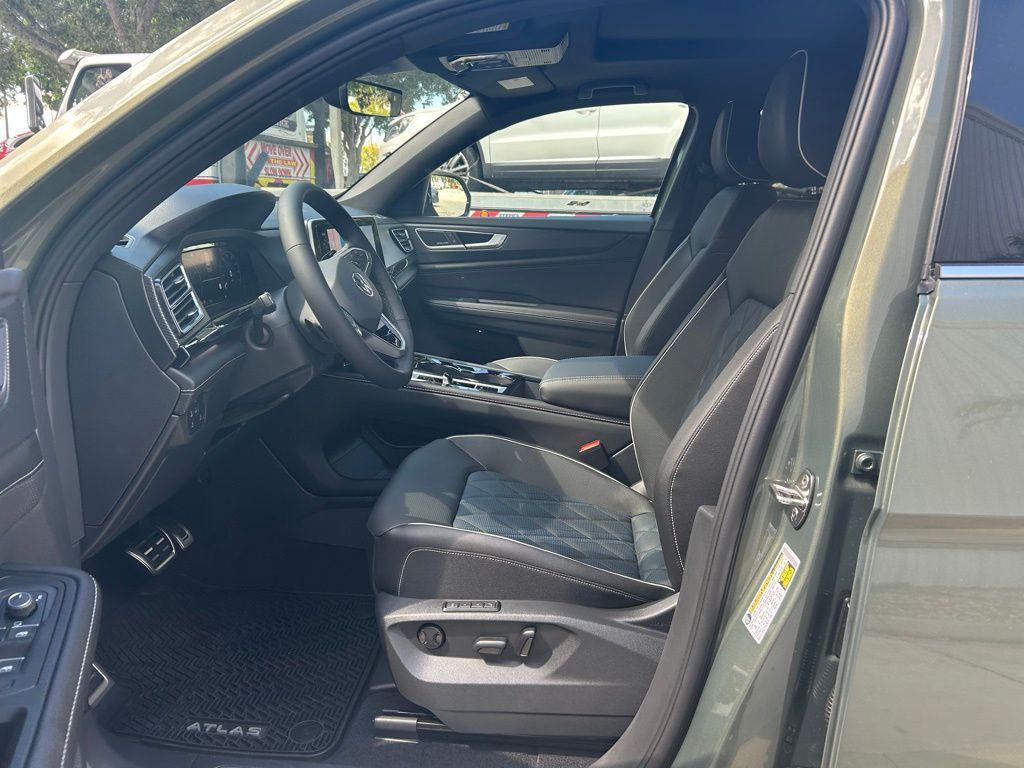 new 2026 Volkswagen Atlas Cross Sport car, priced at $53,604