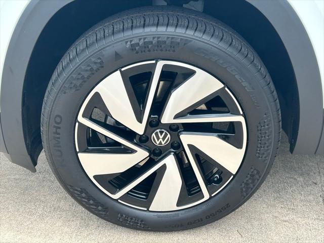 new 2025 Volkswagen Atlas car, priced at $43,613