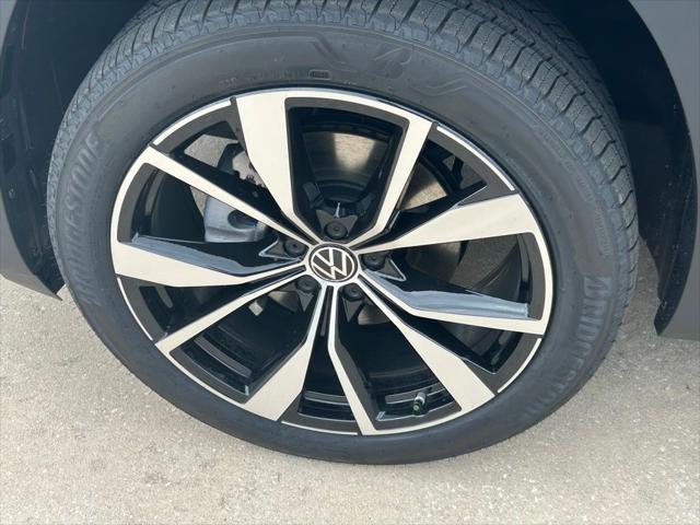 new 2025 Volkswagen Atlas car, priced at $52,386