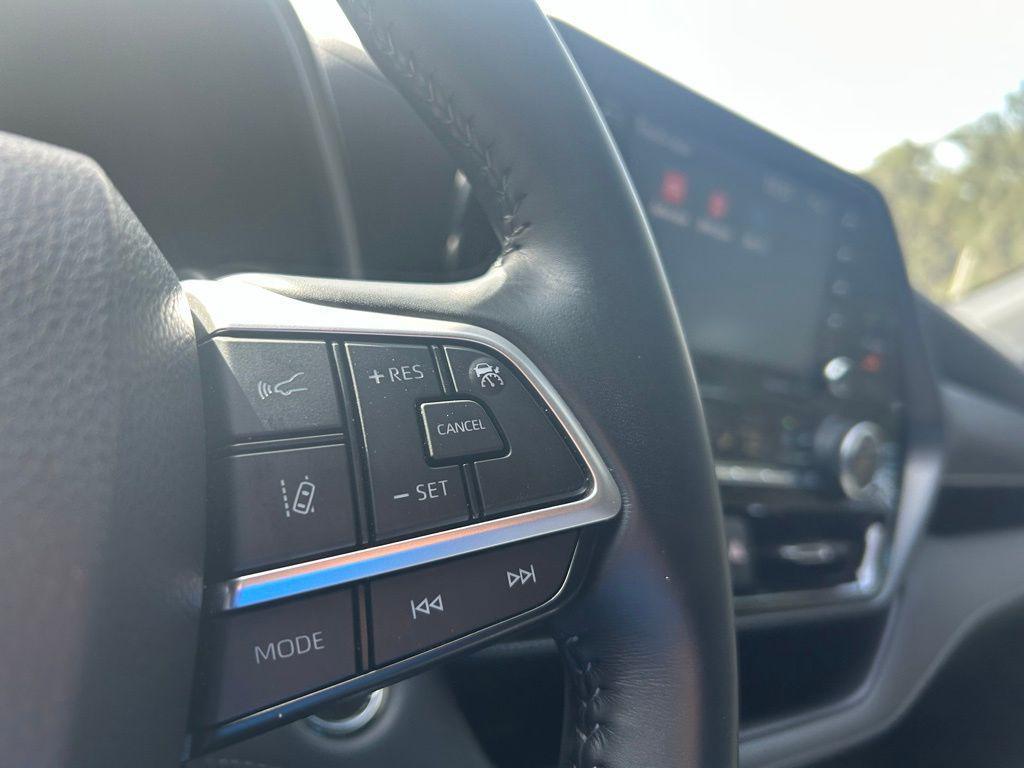 used 2022 Toyota Highlander car, priced at $33,989
