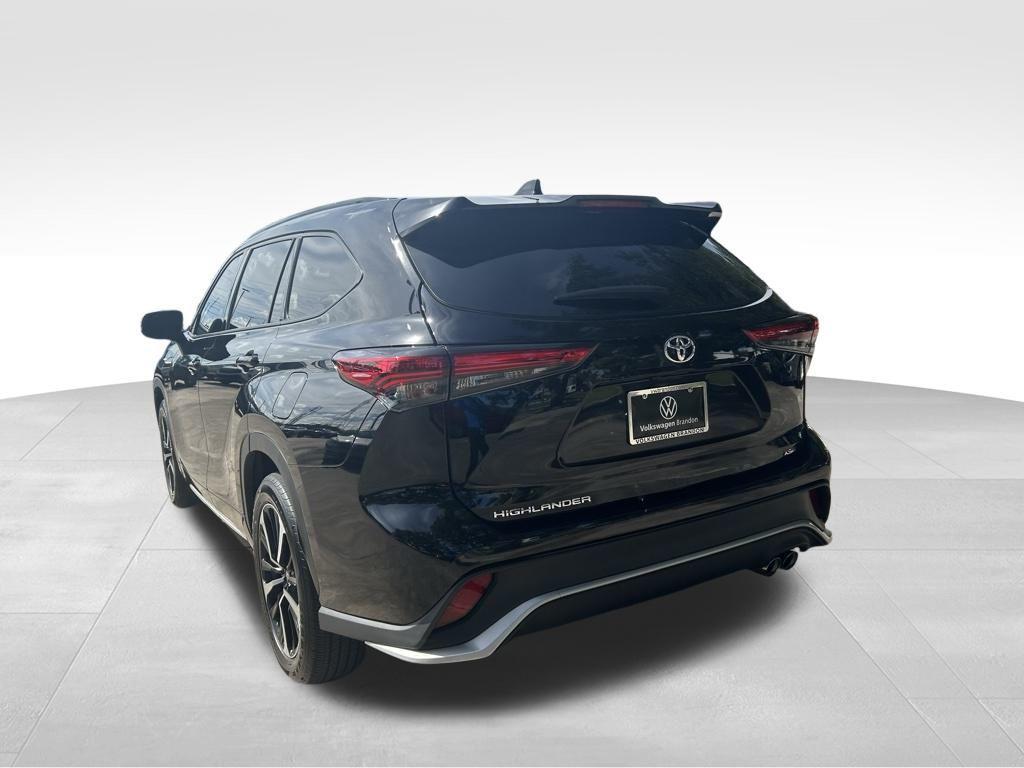 used 2022 Toyota Highlander car, priced at $33,989