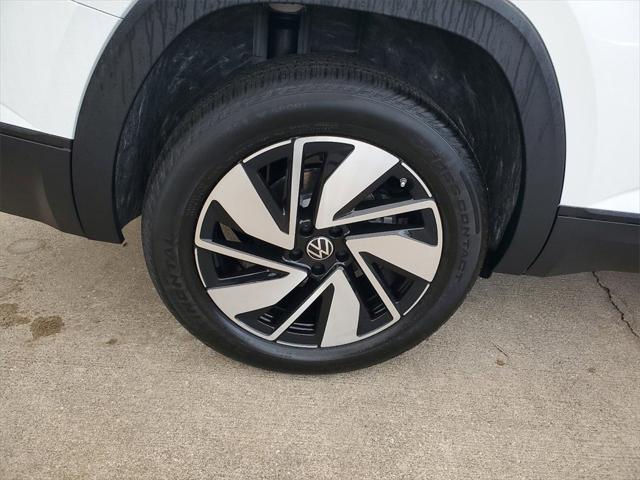 new 2025 Volkswagen Atlas car, priced at $42,206