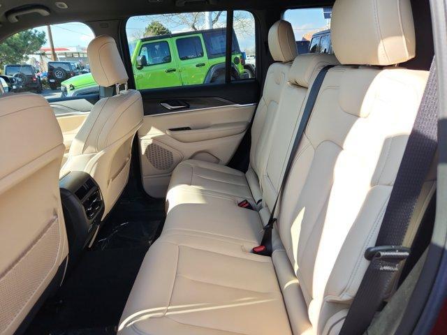 new 2025 Jeep Grand Cherokee car, priced at $45,427